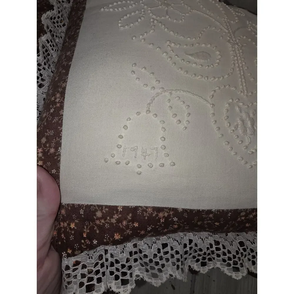Vtg Handmade Floral Candlewicking Pillow Lace Trim Ditsy Floral Back Heritage